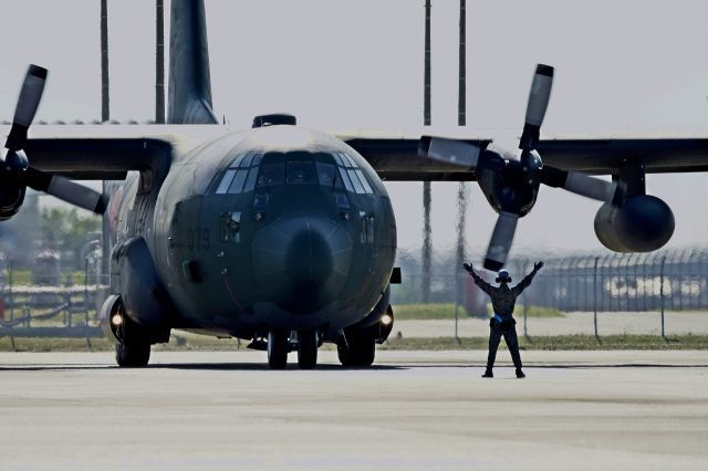 Lockheed C-130 Hercules —