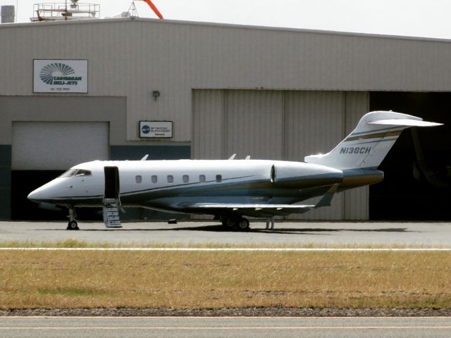 Bombardier Challenger 300 (N138CH)