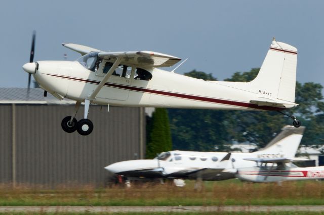 Cessna Skywagon 180 (N1691C) - Departing Runway 26