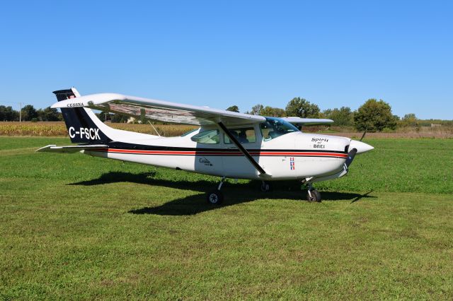 Cessna Skylane RG (C-FSCK) - C-FSCK Cessna Skylane RG 182-R RVA à L'Aéroport de Salaberry de Valleyfield CSD3 QC. Le 24-09-2022 à 11:22