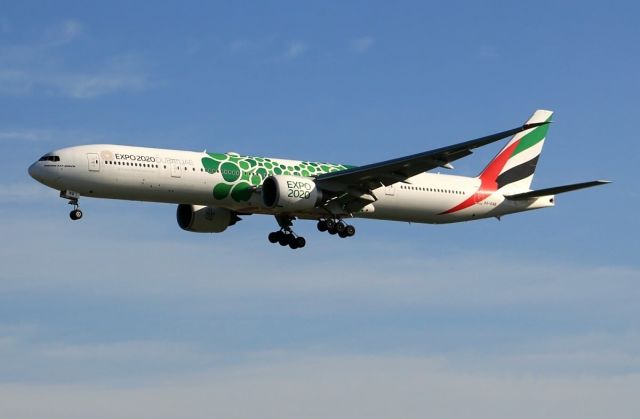 BOEING 777-300ER (A6-ENB)