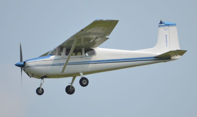 Cessna 152 (N6207E) - Final approach to runway 36 at Airventure 2018 on Sunday.