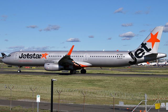 Airbus A321 (VH-VWN) - on 3 December 2017