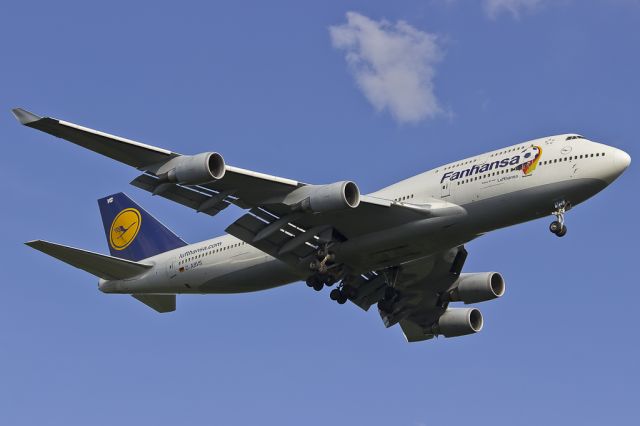 Boeing 747-200 (D-ABVS)