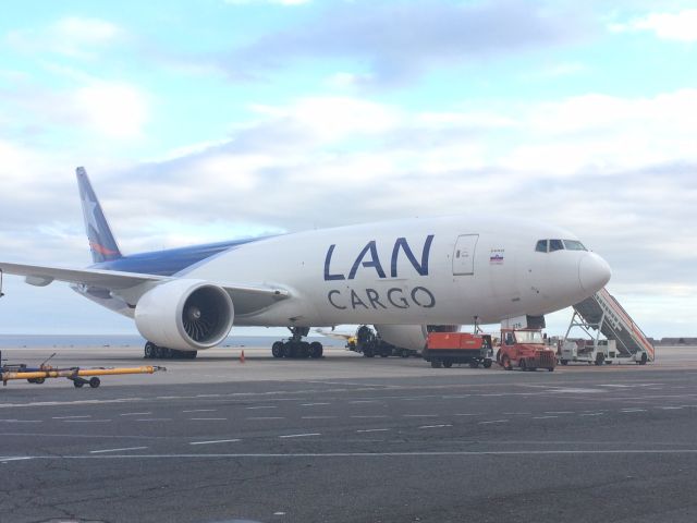 BOEING 777-200LR (N776LA)