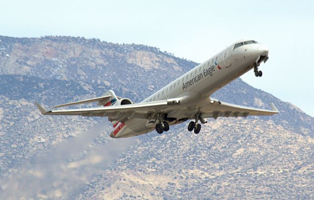 Canadair Regional Jet CRJ-700 (N543EA)