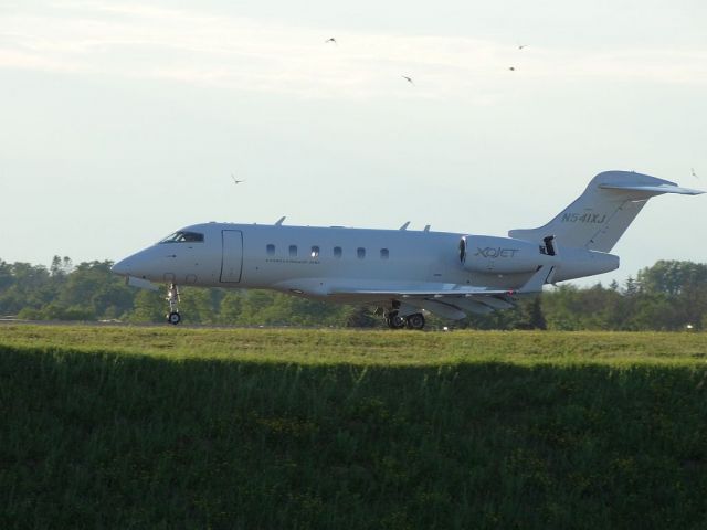 Bombardier Challenger 300 (N541XJ)