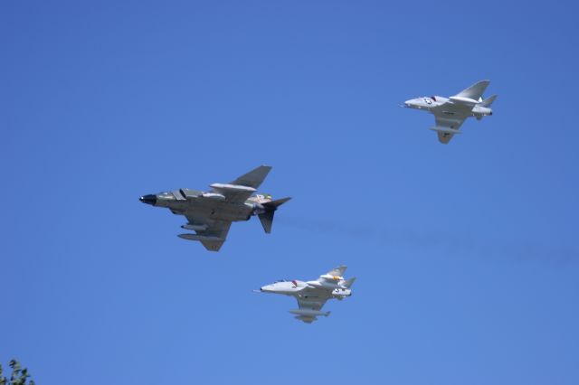 — — - Vietnam Era Tribute at EAA with F-4 and Two Douglas A-4 Skyhawks Oshkosh 2010