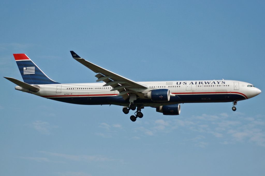 Airbus A330-300 (N275AY)