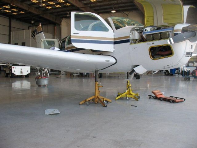 Beechcraft Bonanza (36) (N185HP)