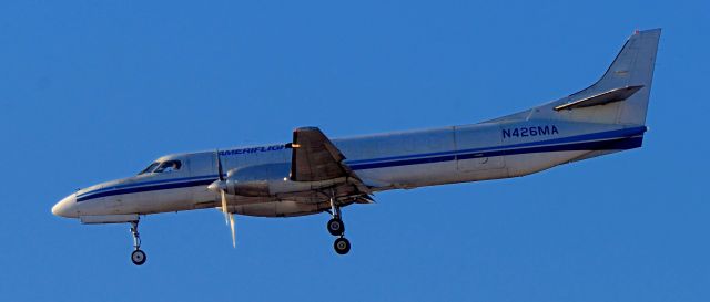 Beechcraft Airliner (N426MA) - phoenix sky harbor international airport 05MAY20