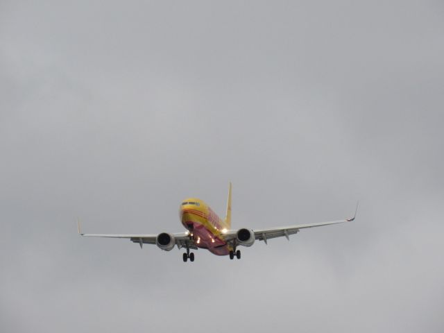 Boeing 737-800 — - iAero 737-800 on a windy approach for Runway 27.