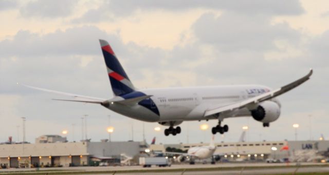 Boeing 787-9 Dreamliner (CC-BGF)