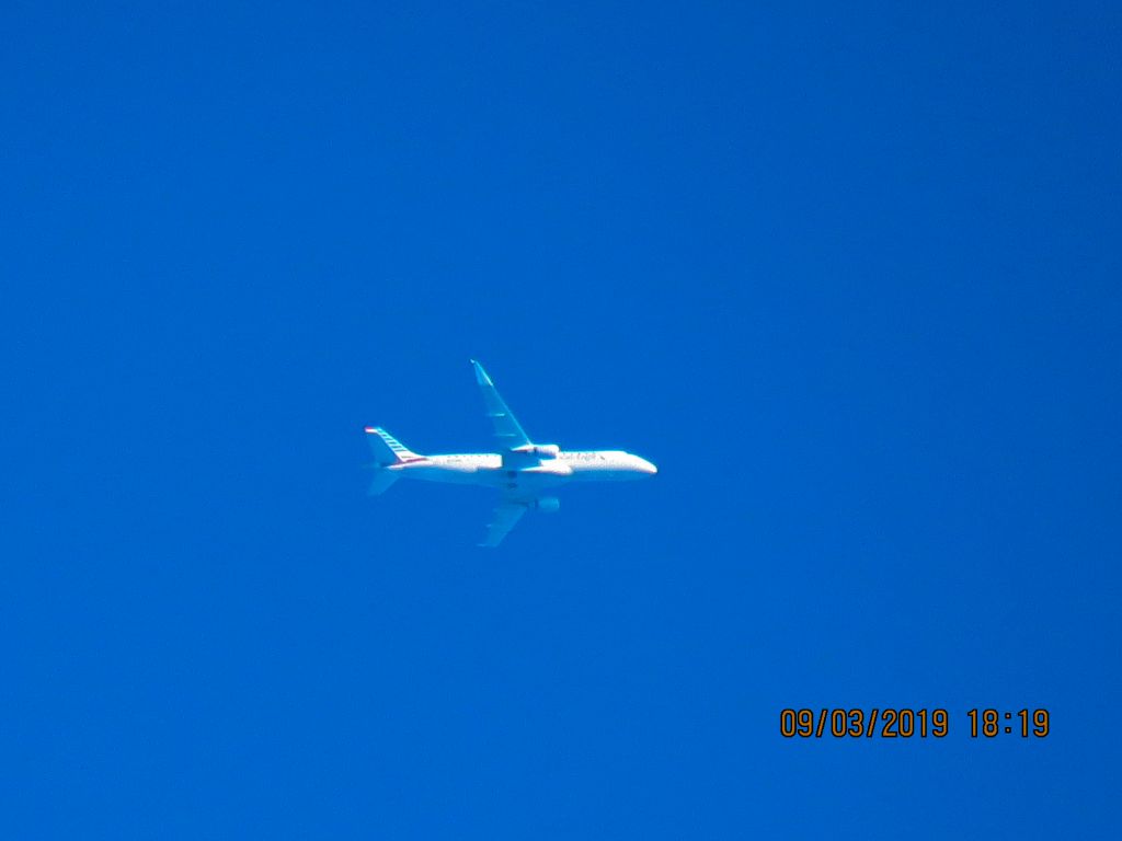 Embraer 175 (N236NN)