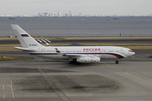 Ilyushin Il-96 (RA-96019) - Taxi at Haneda Intl Airport on 2012/01/12