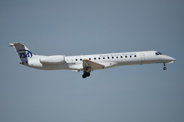 Embraer ERJ-145 (N844HK)