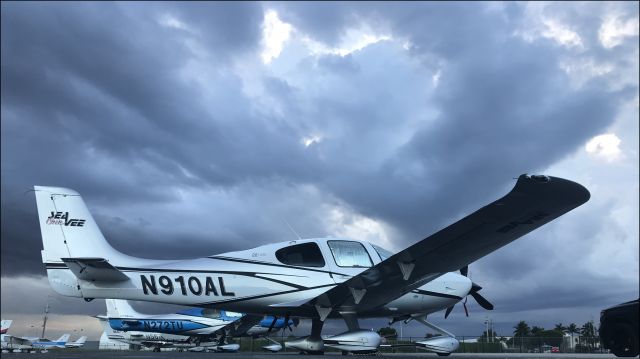 Cirrus SR-22 (N910AL)