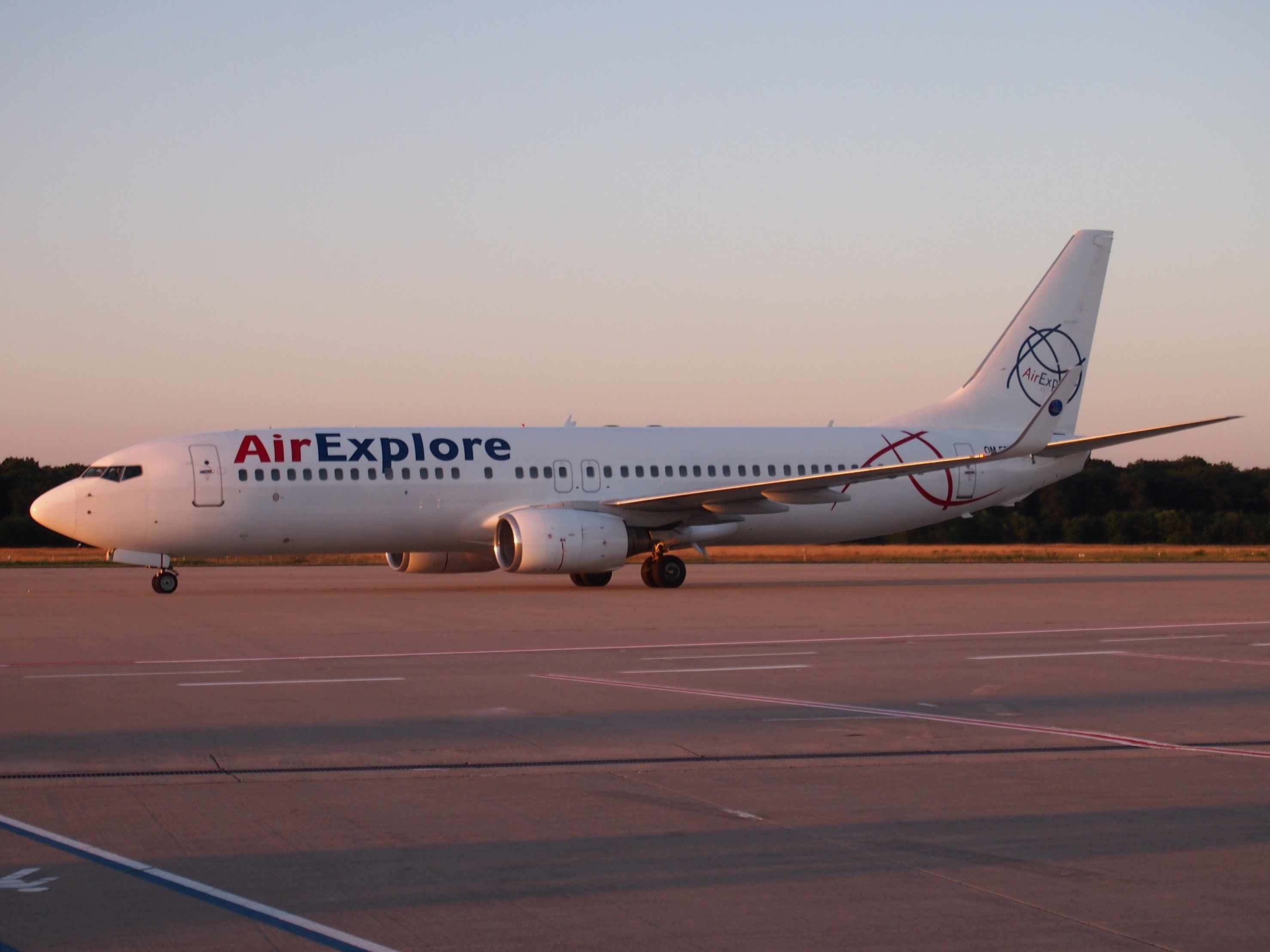 Boeing 737-800 (OM-FEX)