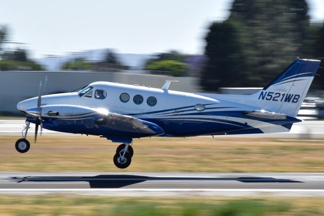 Beechcraft King Air 90 (N521WB) - BE9L rotation at Van Nuys