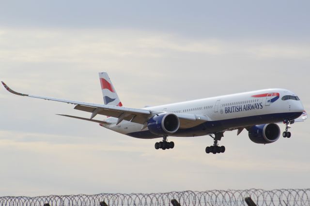 Airbus A350-1000 (G-XWBD) - A British Airways A350-1000 on final approach into LHR, landing on runway 27R.br /br /Location: Northern Perimiter Road, beside Runway 27R.br /Date: 21.08.22 (dd/mm/yy)