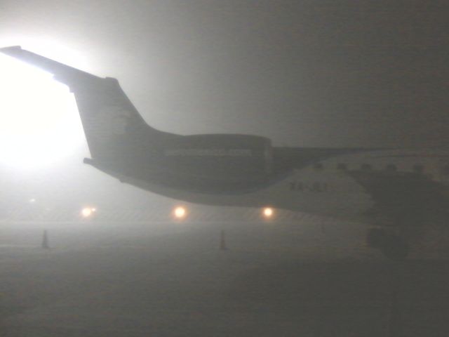 Embraer ERJ-145 (XA-JLI) - AEROPUERTO GDL CERRADO POR NIEBLA