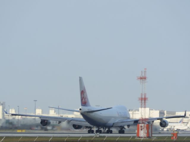 Boeing 747-400 (B-18723)