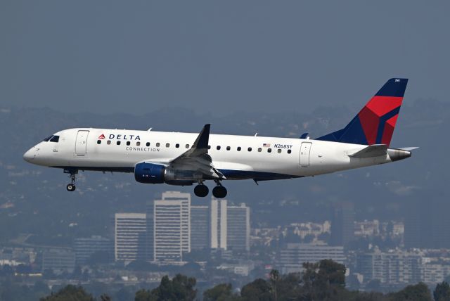 Embraer 175 (N268SY)