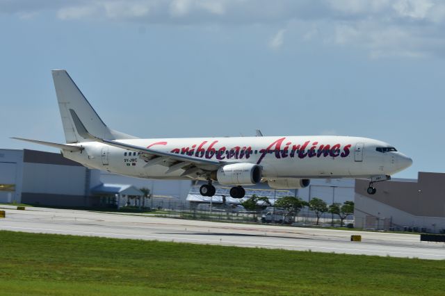 Boeing 737-700 (9Y-JMC)