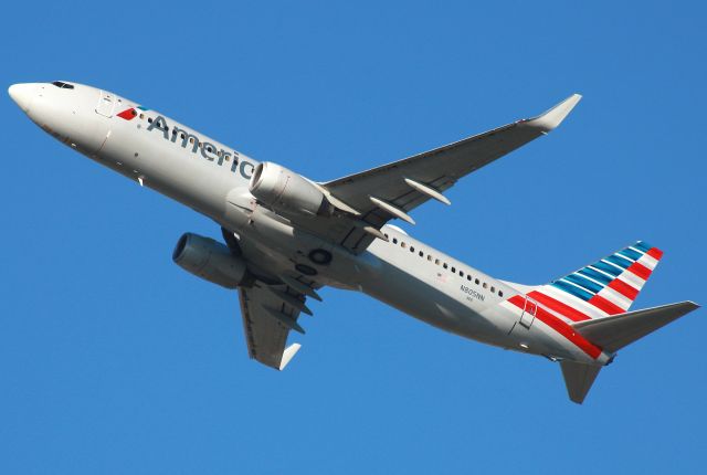 Boeing 737-800 (N805NN) - AMERICAN 2552 heading south to MIA. Photo taken on 10/30/2020.