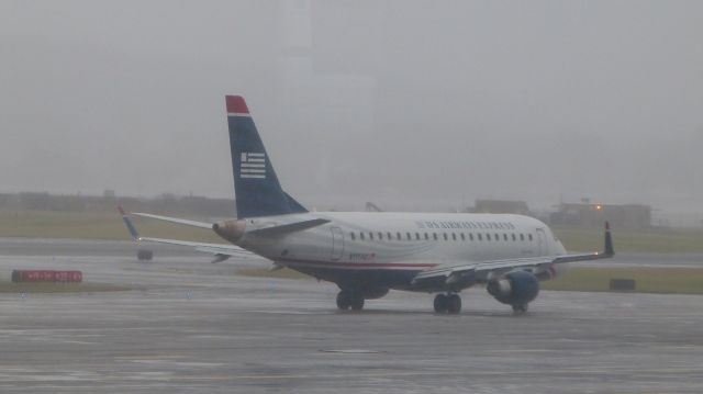 Embraer 170/175 (N111HQ)