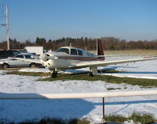 Mooney M-20 (N73SD) - Just waiting