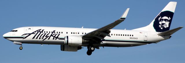 Boeing 737-700 (N520AS) - On Final 30L