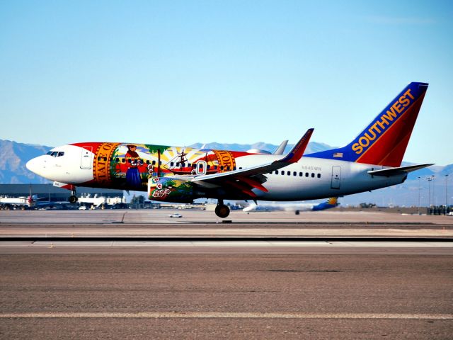 Boeing 737-700 (N945WN) - Touchin' down 25L