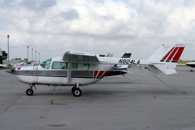 Cessna Super Skymaster (N924LA) - 08-Apr-11