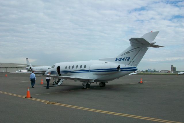 Hawker 800 (N184TR)