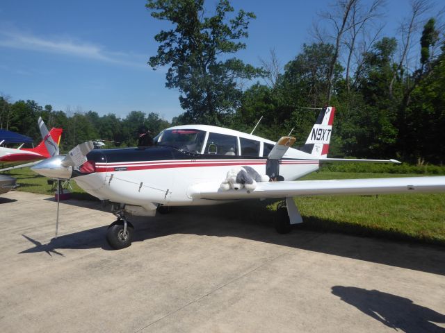 Piper PA-24 Comanche (N9XT)