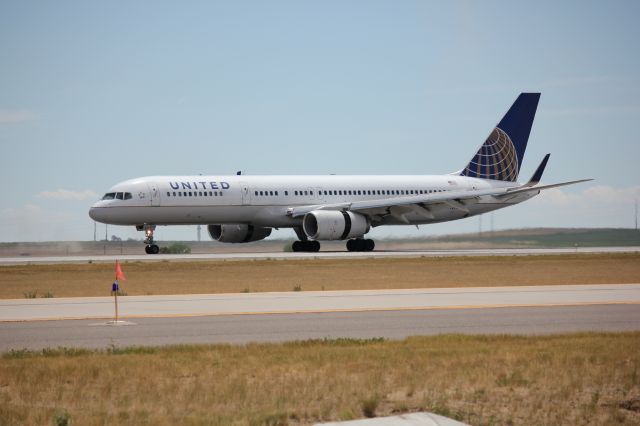 Boeing 757-200 (N12114) - Reverse thrust applied.