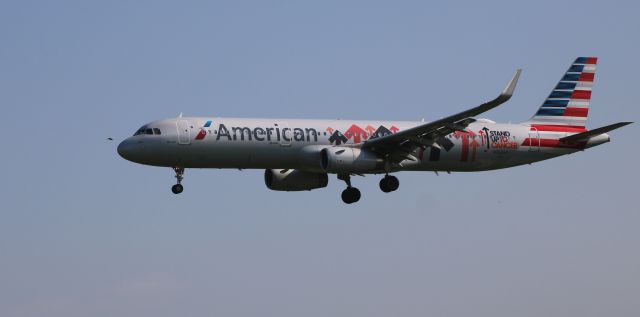 Airbus A321 (N162AA) - On final is this 2016 American Airlines "Stand up to Cancer" livery Airbus A321-231 in the Summer of 2021.