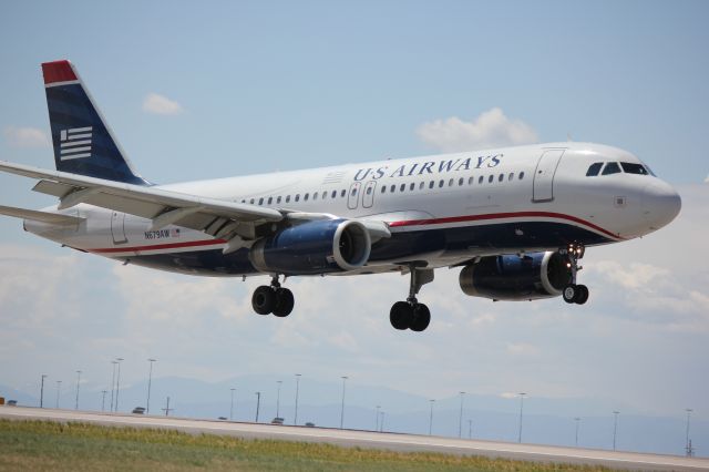 Airbus A320 (N679AW) - Landing on 35L.