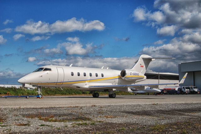 Bombardier Challenger 300 (C-GDGO)