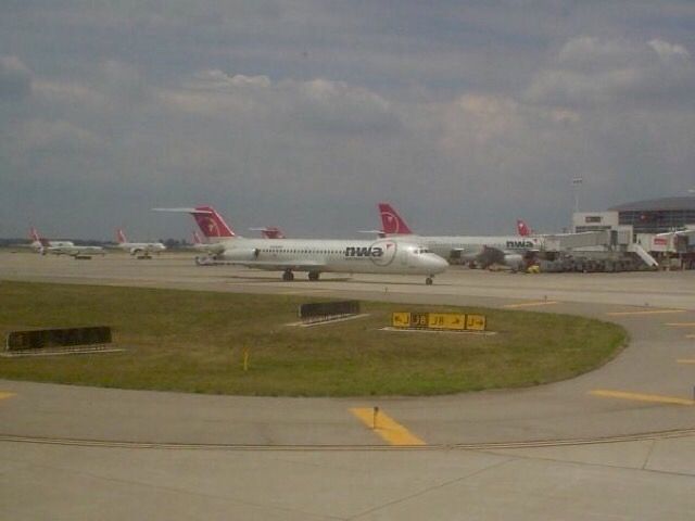 Douglas DC-9-10 — - Classic red tail action in DTW.  Taken 2007.