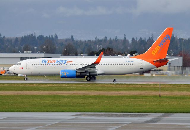 Boeing 737-800 (C-FLSW)