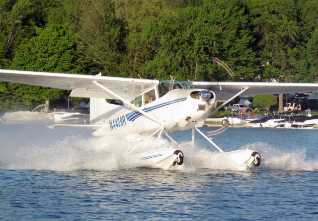 Cessna Skywagon (N4439R) - On the Candlewood Lake.