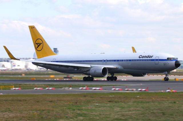 BOEING 767-300 (D-ABUM)