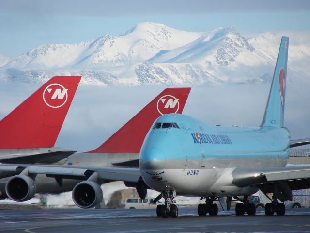 Boeing 747-400 (HL7437) - Feb 2007. KAL 747 taxiing by a couple NWA Cargo 747's