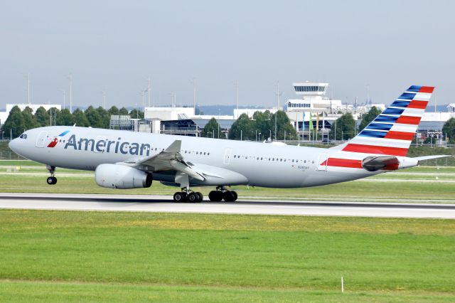 Airbus A330-300 (N280AY)