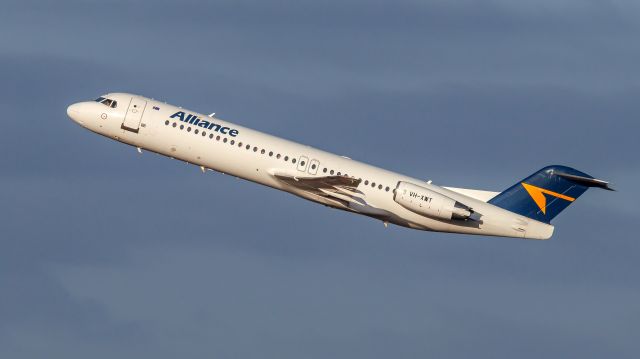 Fokker 100 (VH-XWT)