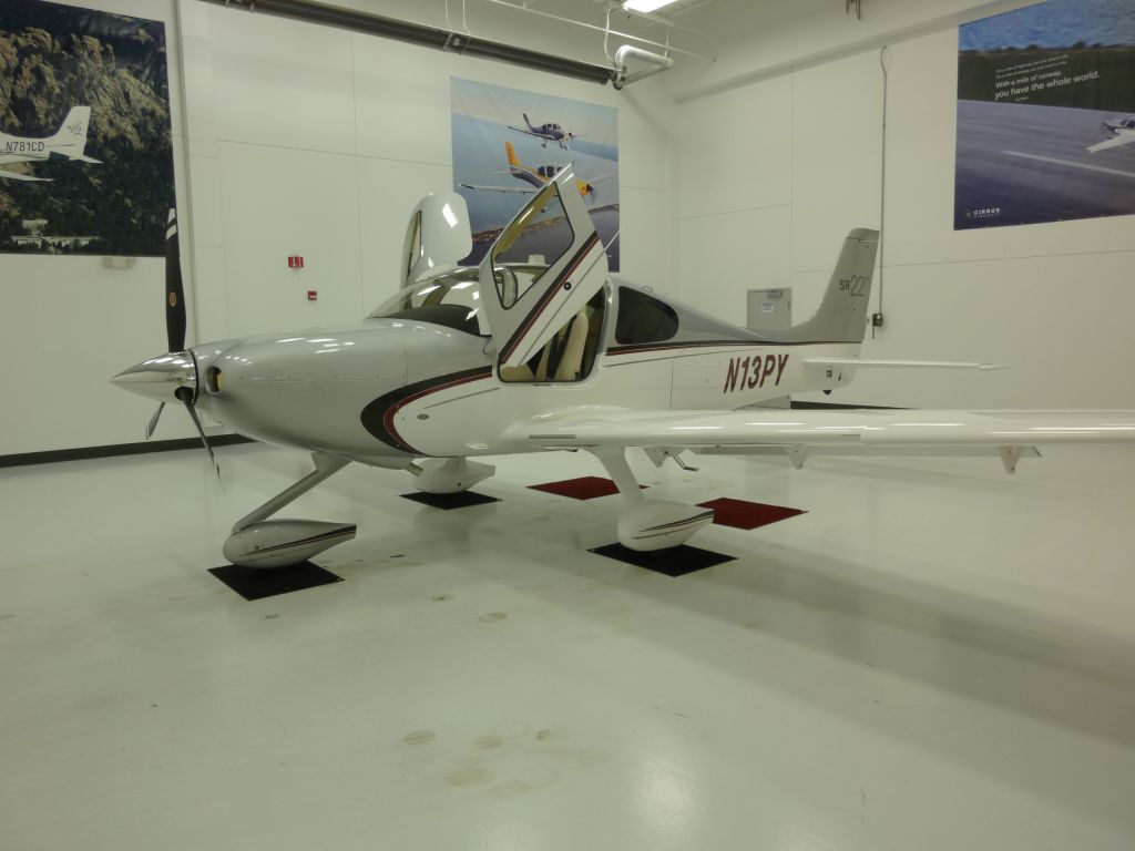 Cirrus SR-22 (N13PY)