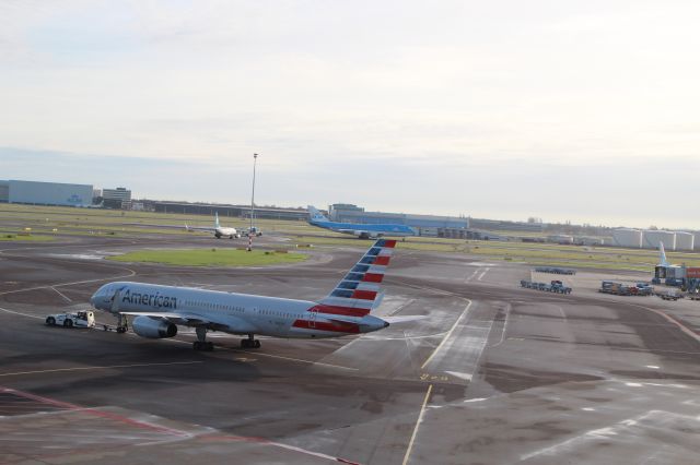 Boeing 757-200 (N200UU)