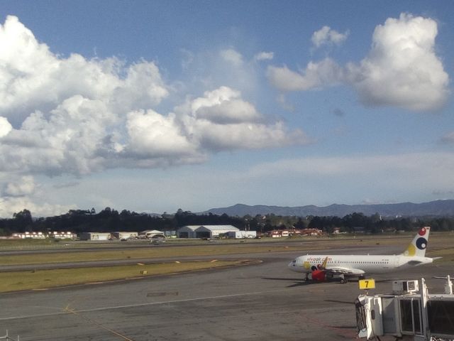 Airbus A320 (HK-5318) - Medellín